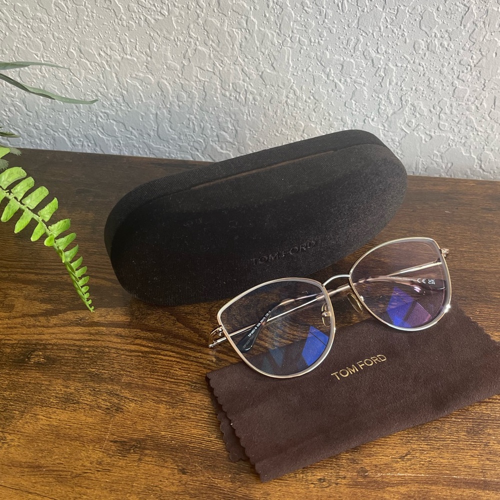 TOM FORD cat-eye optical frames in metal.